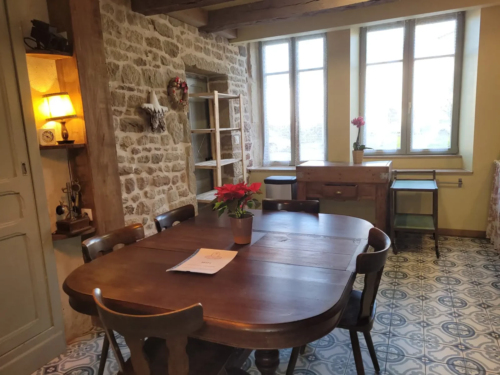 Cuisine d’époque accueillante — Maison Coeurdacier, Lorraine