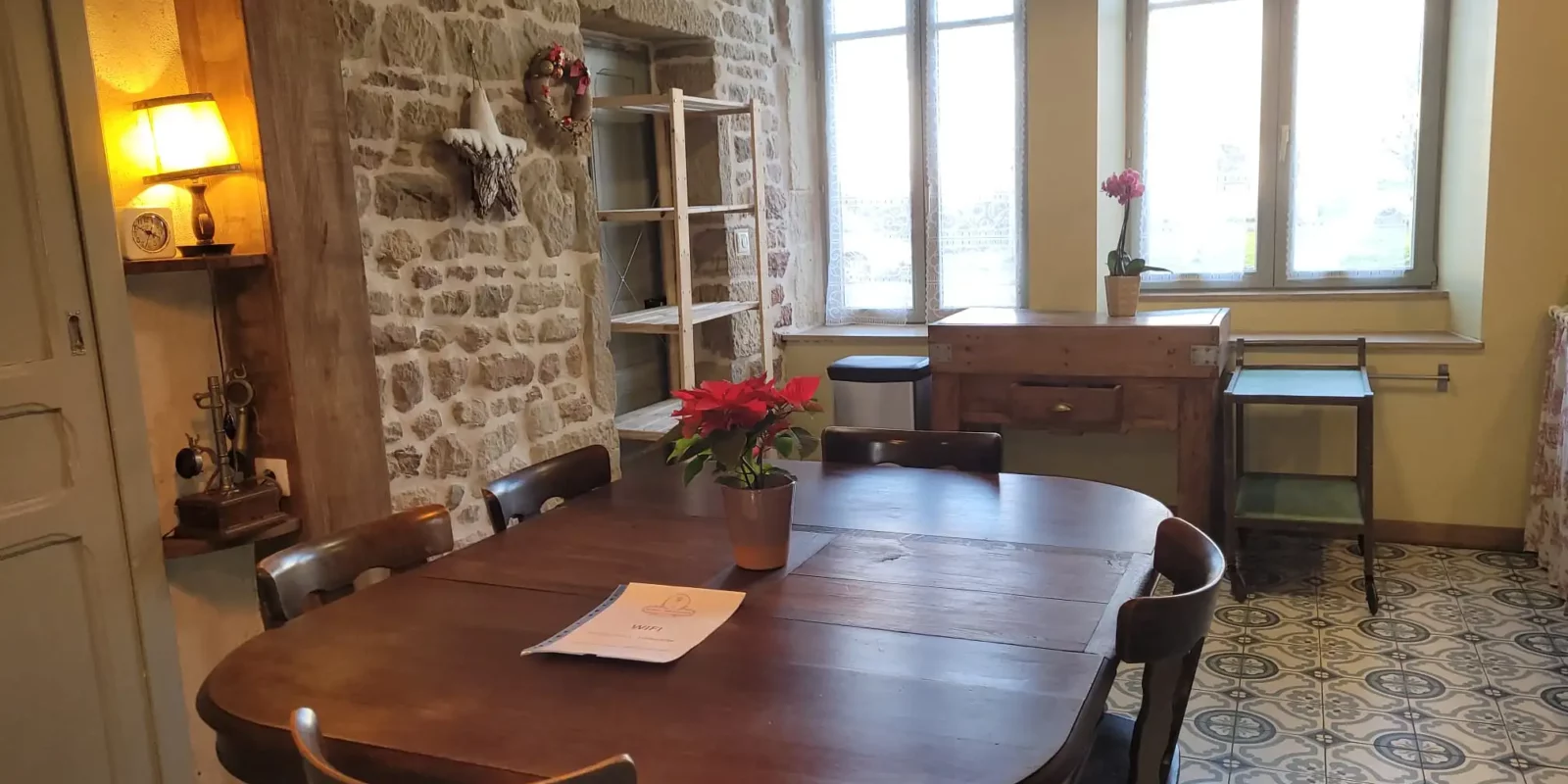 Cuisine d’époque accueillante — Maison Coeurdacier, Lorraine